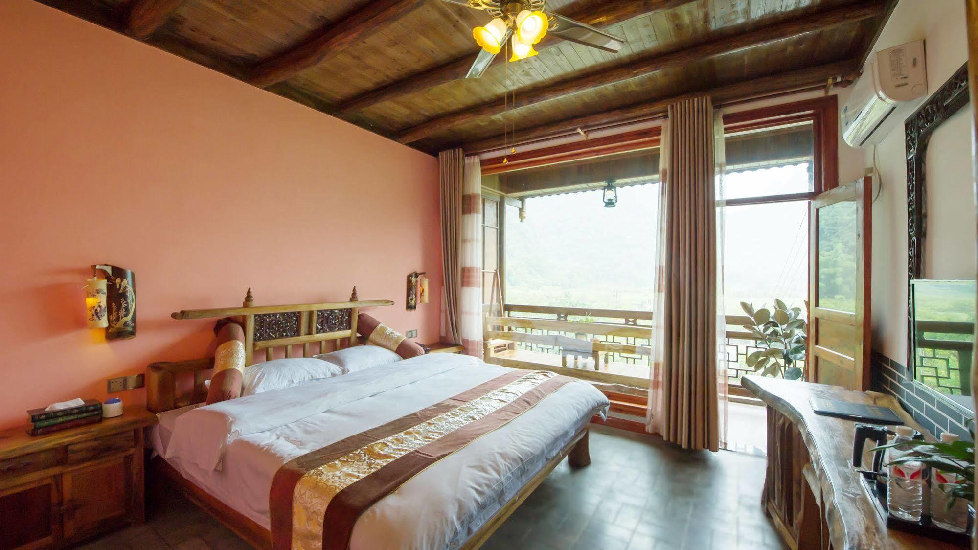 Готель Yangshuo Scenic Mountain Retreat Екстер'єр фото