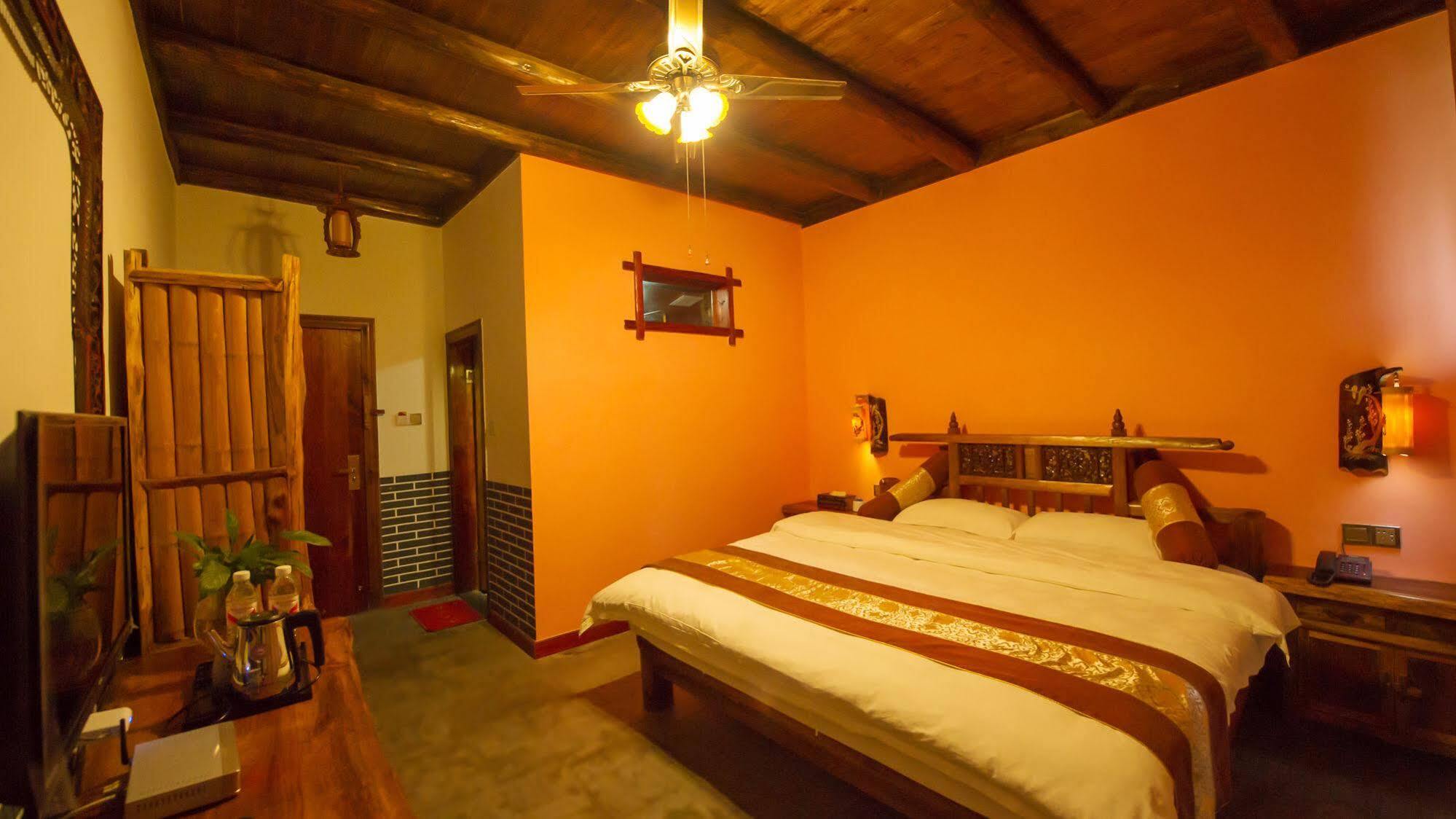 Готель Yangshuo Scenic Mountain Retreat Екстер'єр фото